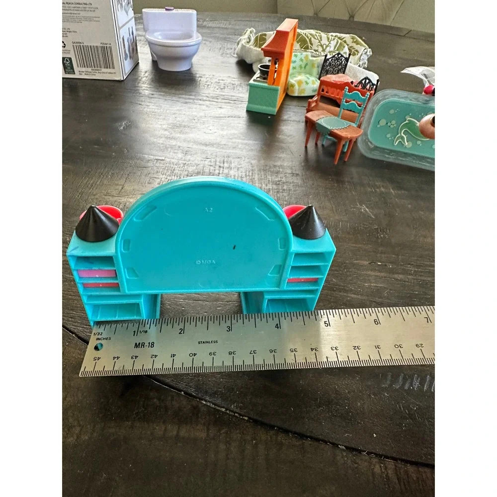 MGA LOL Surprise Dollhouse Furniture Teal Pink‎ Vanity with Drawers and Mirror